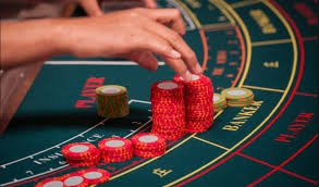 Meja baccarat Allbet di platform angsaslot dengan tampilan multi-kamera